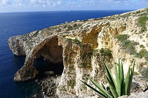 Klippa vid Maltas kust