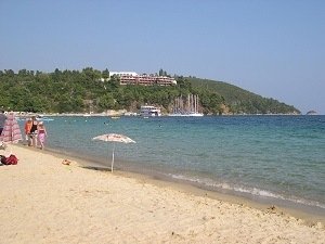 Koukounaries strand
